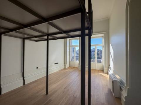 Apartamento T0 com Mezanino varanda e terraço, Porto