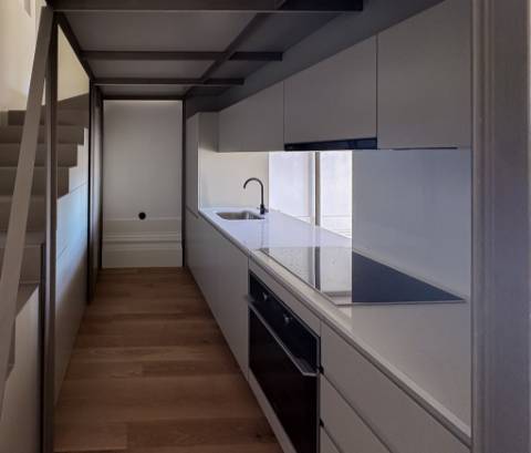 Apartamento T0 com Mezanino varanda e terraço, Porto