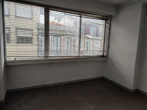 Escritório com 220m2 na Rua Santa Catarina - Porto