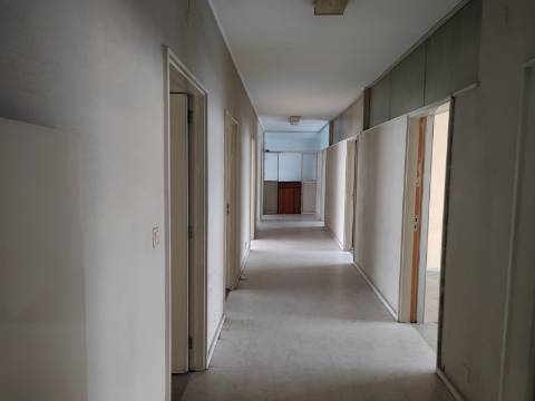 Escritório com 220m2 na Rua Santa Catarina - Porto