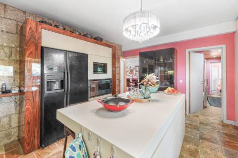 Moradia Isolada T5 em Oliveira do Douro, Vila Nova de Gaia