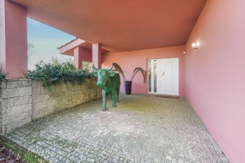 Moradia Isolada T5 em Oliveira do Douro, Vila Nova de Gaia