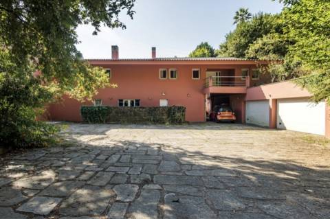 Moradia Isolada T5 em Oliveira do Douro, Vila Nova de Gaia