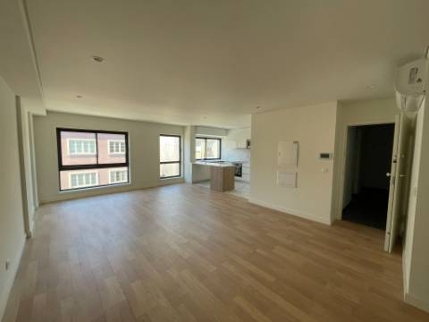 Apartamento T3 inserido dentro de um empreendimento com uma localização prime numa das zonas mais centralizadas da cidade do Porto!