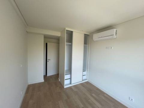 Apartamento T3 inserido dentro de um empreendimento com uma localização prime numa das zonas mais centralizadas da cidade do Porto!