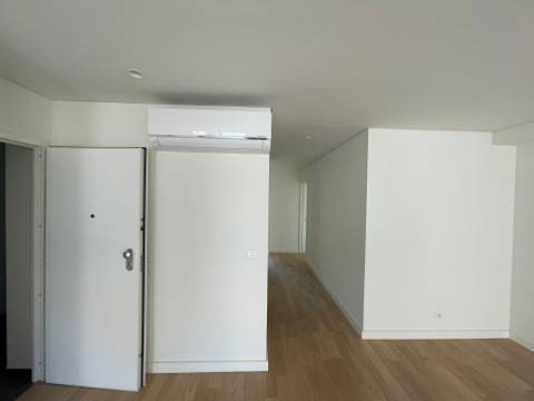 Apartamento T3 inserido dentro de um empreendimento com uma localização prime numa das zonas mais centralizadas da cidade do Porto!