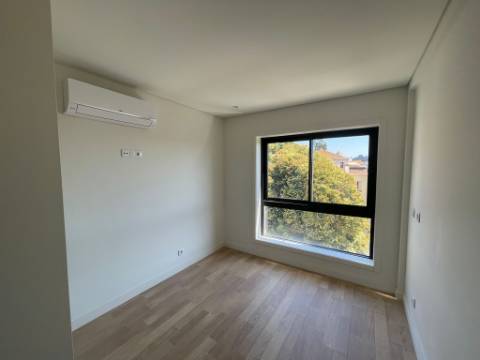 Apartamento T3 inserido dentro de um empreendimento com uma localização prime numa das zonas mais centralizadas da cidade do Porto!
