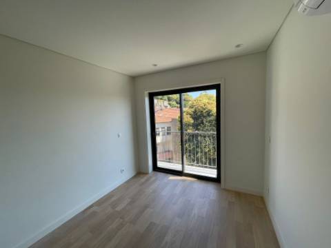 Apartamento T3 inserido dentro de um empreendimento com uma localização prime numa das zonas mais centralizadas da cidade do Porto!
