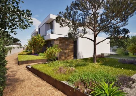 Luxuosa moradia em Cascais de arquitetura contemporânea e sofisticação em cada detalhe.