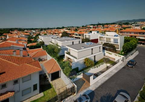 Luxuosa moradia em Cascais de arquitetura contemporânea e sofisticação em cada detalhe.