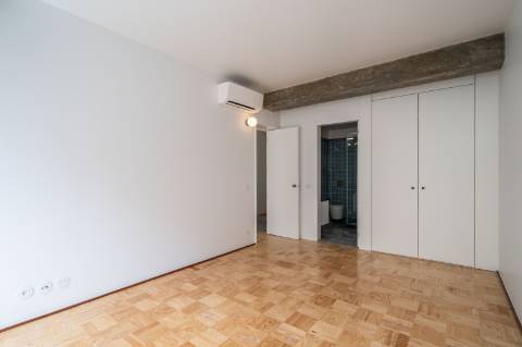 Apartamento T1 de 55 m2 a 300 m da Estação de Metro dos Aliados!