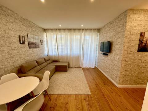 Apartamento T2 em Sá da Bandeira
