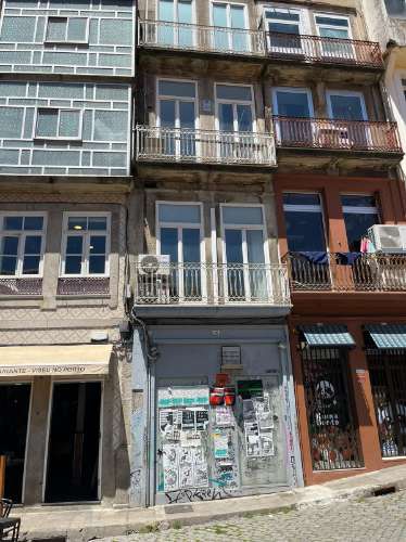 Prédio de uso misto no Cento do Porto.