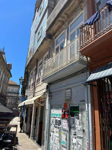 Prédio de uso misto no Cento do Porto.