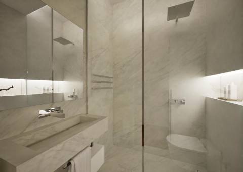 Luxuosa moradia em Cascais de arquitetura contemporânea e sofisticação em cada detalhe.