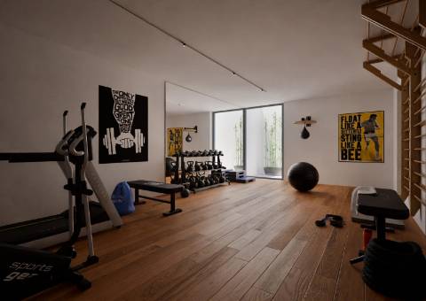 Luxuosa moradia em Cascais de arquitetura contemporânea e sofisticação em cada detalhe.