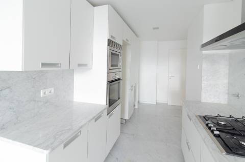 Apartamento T4 no centro de Funchal