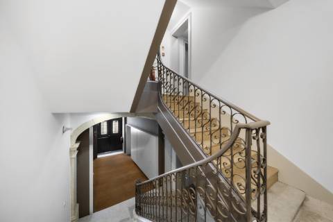 Apartamento T1 novo à beira do Chiado em Lisboa!!