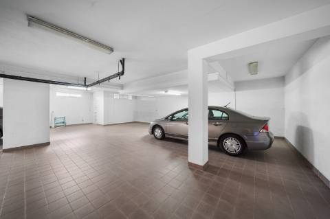 Moradia 8 suites + casa independente com 2 suites, com piscinas interna e externa, localizada em Arcozelo.
