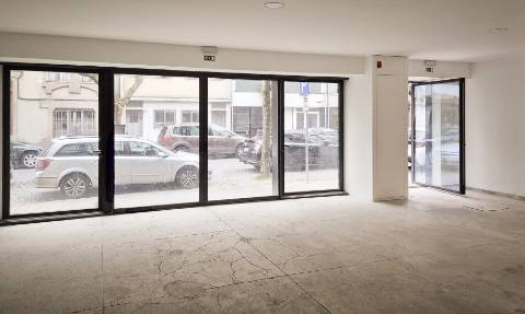 Loja Open Space de 382 m² em Zona Central do Porto - Ideal para Comércio ou Serviços