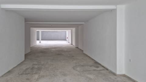 Loja Open Space de 382 m² em Zona Central do Porto - Ideal para Comércio ou Serviços