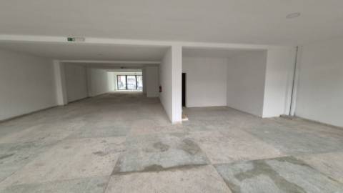 Loja Open Space de 382 m² em Zona Central do Porto - Ideal para Comércio ou Serviços