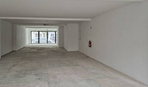 Loja Open Space de 382 m² em Zona Central do Porto - Ideal para Comércio ou Serviços