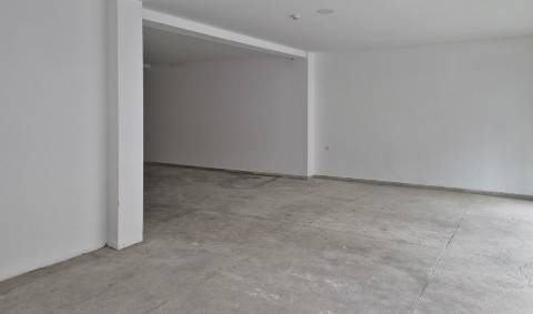 Loja Open Space de 382 m² em Zona Central do Porto - Ideal para Comércio ou Serviços