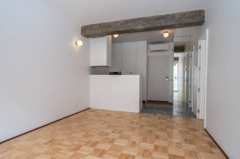 Apartamento T1 de 55 m2 a 300 m da Estação de Metro dos Aliados!