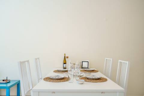 T2 em Vilamoura com mar à vista e terraço privativo