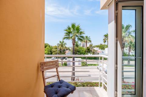 T2 em Vilamoura com mar à vista e terraço privativo