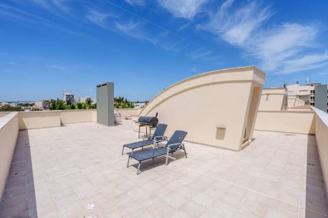 T2 em Vilamoura com mar à vista e terraço privativo