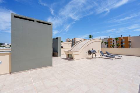 T2 em Vilamoura com mar à vista e terraço privativo