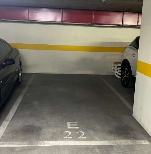 T2 em Vilamoura com mar à vista e terraço privativo