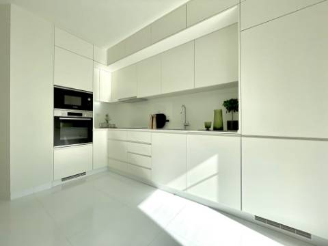 Apartamento T2 duplex novo em Areeiro