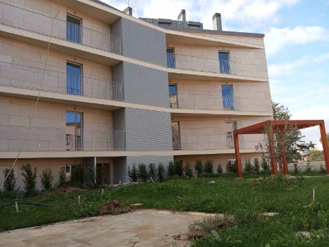 Apartamento T2 duplex novo em Areeiro