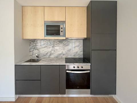 Apartamento T0 a 400 m da Estação do Metro