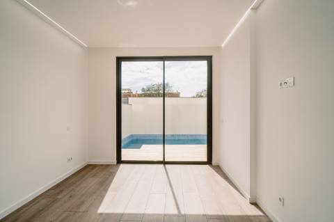 Moradia com 3 quartos com piscina privativa e vista mar