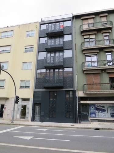 Apartamento T1 de 39 m2 a 1000 m da Estação de Metro do Marques!