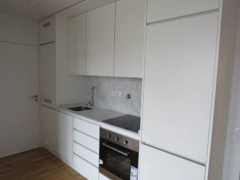 Apartamento T1 de 39 m2 a 1000 m da Estação de Metro do Marques!