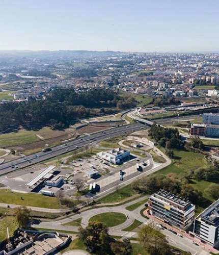 Loja localizada em Águas Santas junto ao Parque da Picuá.