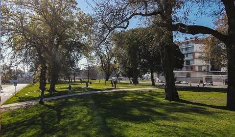 Loja localizada em Águas Santas junto ao Parque da Picuá.