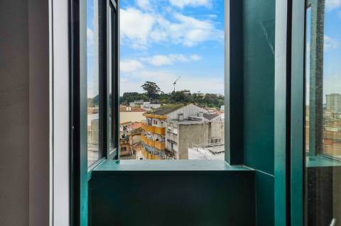 Apartamento T0 em frente a estação de Metro!