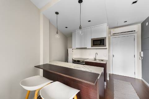 Apartamento T0 em frente a estação de Metro!