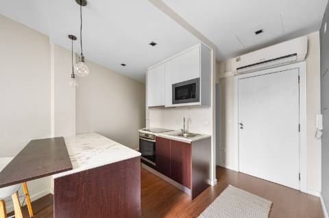 Apartamento T0 em frente a estação de Metro!