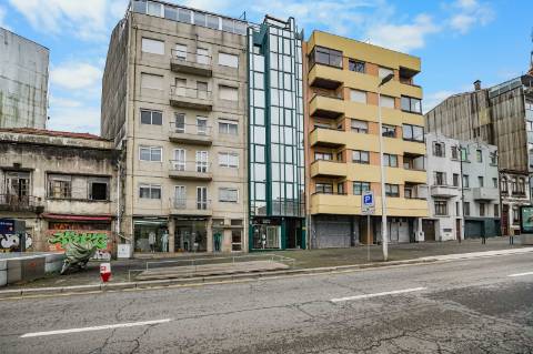 Apartamento T0 em frente a estação de Metro!