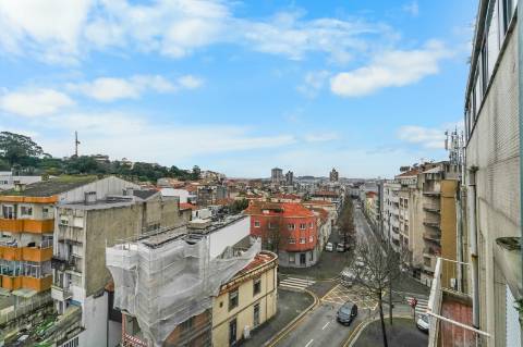 Apartamento T0 em frente a estação de Metro!