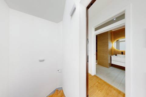 Excelente Apartamento T2 totalmente recuperado, mobilado e decorado, em São Vicente.