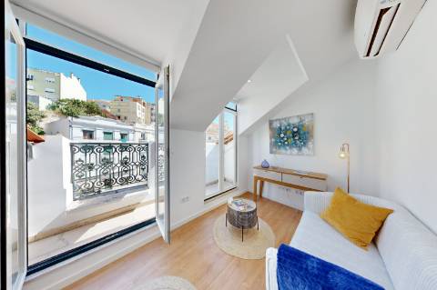 Excelente Apartamento T2 totalmente recuperado, mobilado e decorado, em São Vicente.