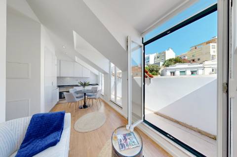 Excelente Apartamento T2 totalmente recuperado, mobilado e decorado, em São Vicente.